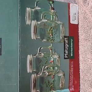 Pfaltzgraff winter berry set of 4 Mason jar mugs. With lids.